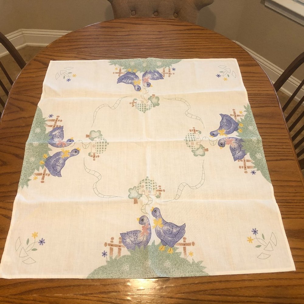 Vintage Tabletopper Country Ducks Geese Linen Blnd